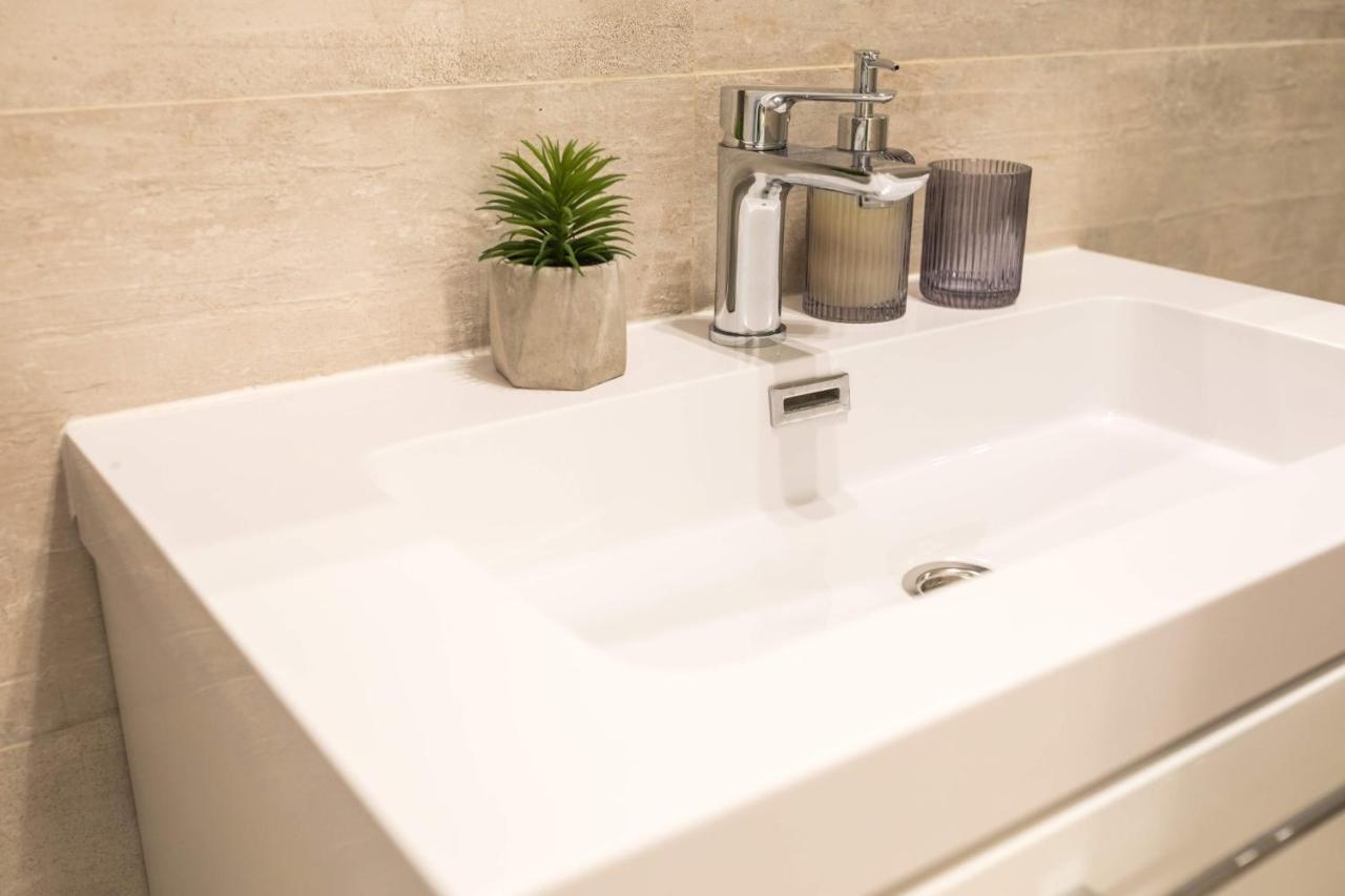 זאדאר Luxury Rooms With Balcony מראה חיצוני תמונה